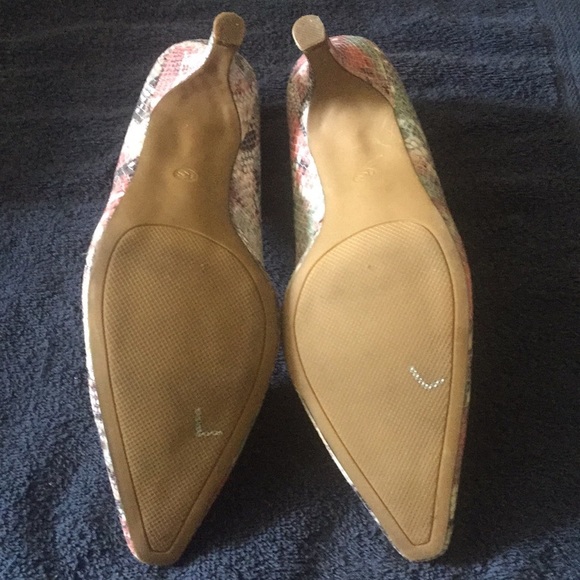 Karen Scott Multicolored Snakeskin Heels/Pumps 9 - Picture 6 of 7